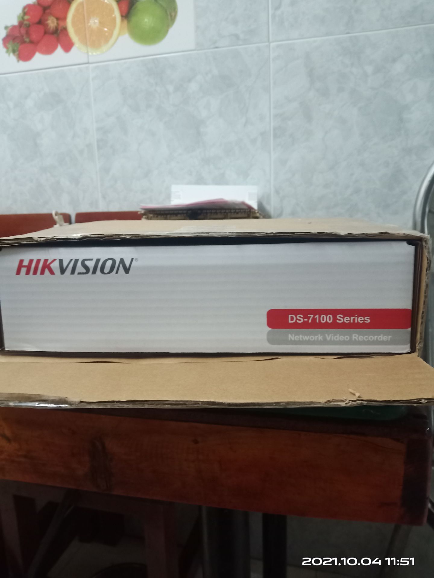 shop giao hàng không đúng hàng mình đặt.  Yêu cầu giao đúng hàng đã đặt. 
Không nên giao hàng tắc trách kiểu này
Thời gian chờ nhận hàng đã lâu,  cộng thêm cách làm vô ý thức kiểu này thì ai tin tưởng