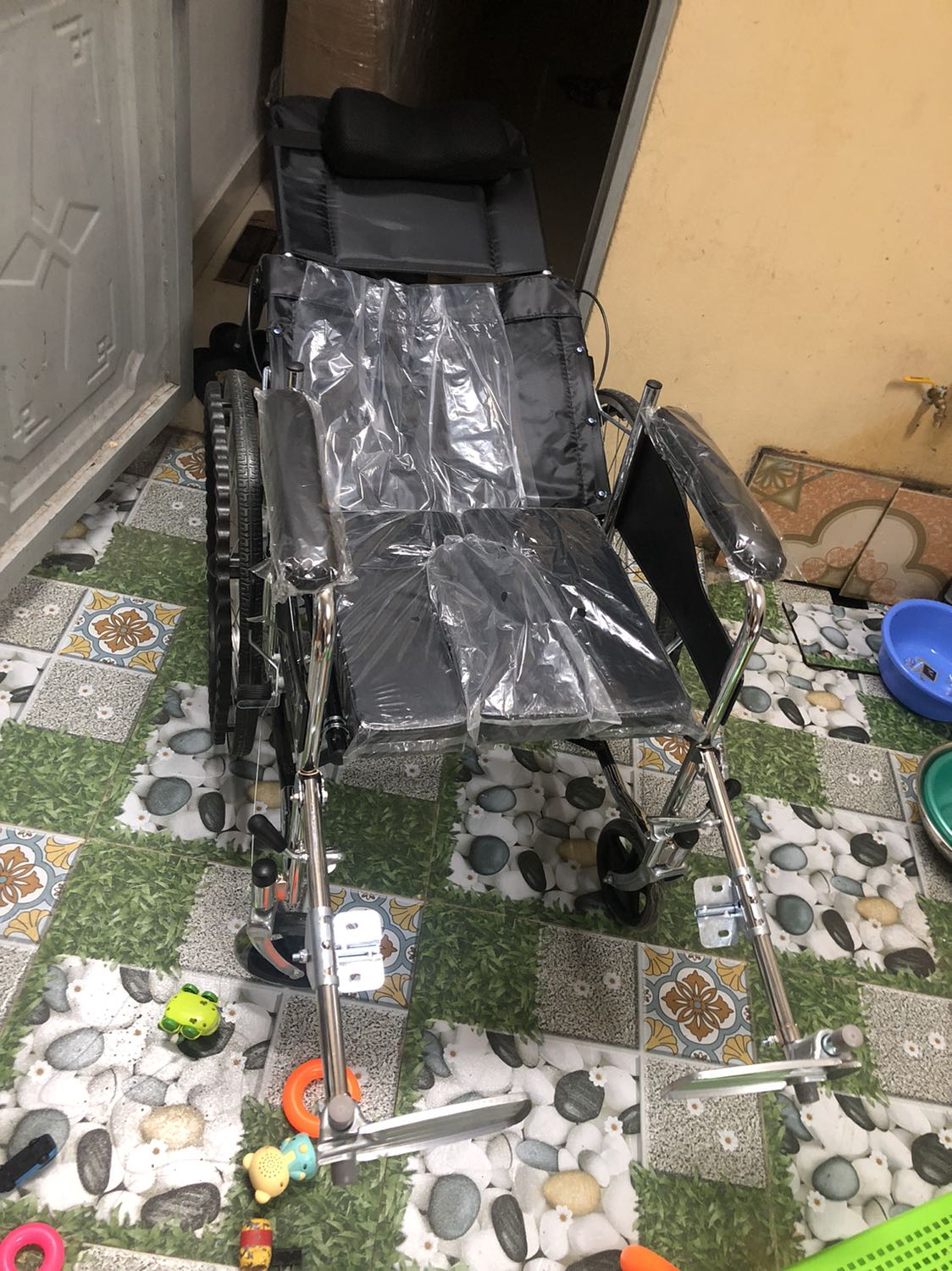 Chất lượng tốt, êm ái cho ng nằm ngồi, dễ sử dụng lắp đặt, chỉ có cái bô shop lần sau gói cẩn thận hơn, vỡ chút nhưng gắn keo đc. như vậy là tuyệt vời rồi Chất lượng tốt, êm ái cho ng nằm ngồi, dễ sử dụng lắp đặt, chỉ có cái bô shop lần sau gói cẩn thận hơn, vỡ chút nhưng gắn keo đc. như vậy là tuyệt vời rồi