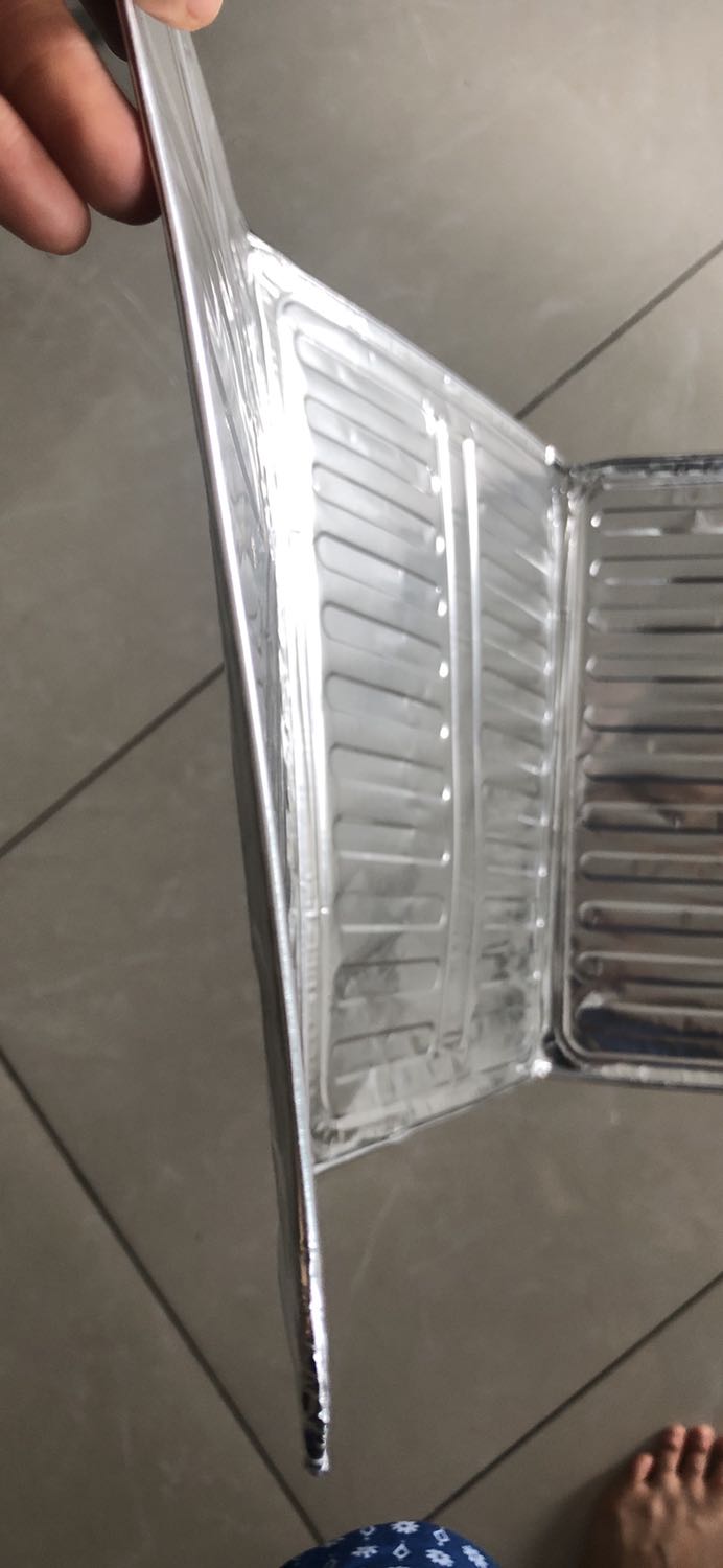 Sản phẩm ok như hình ảnh, mà “mong manh dễ vỡ” quá. Y như miếng giấy bạc cuốn nướng cá ở nhà được gấp thành khung.