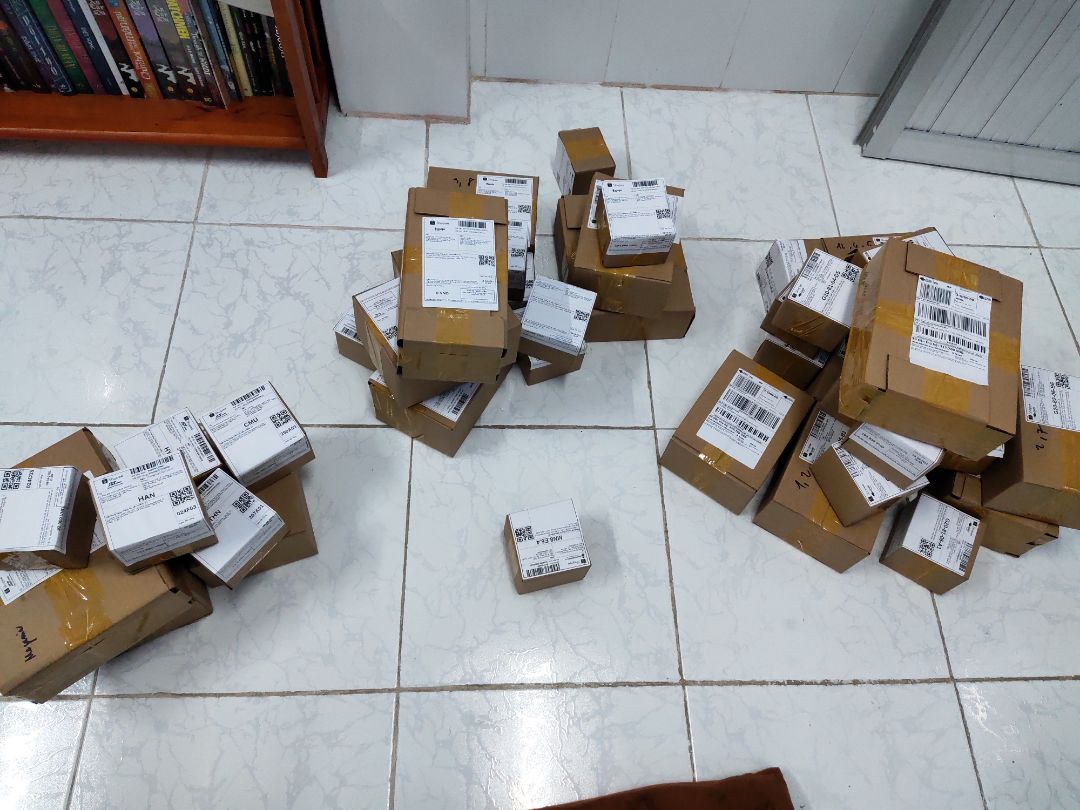 ok, hộp đẹp, cứng, nhưng hơi mỏng, nói chung xài được, ko vấn đề gì.