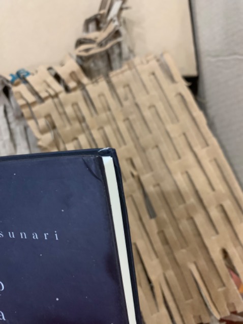 Sách nhìn rất cũ và móp méo luôn, k hiểu được dạo này tiki làm ăn kiểu j luôn. Đợt này sách mình bị gãy góc hết trơn