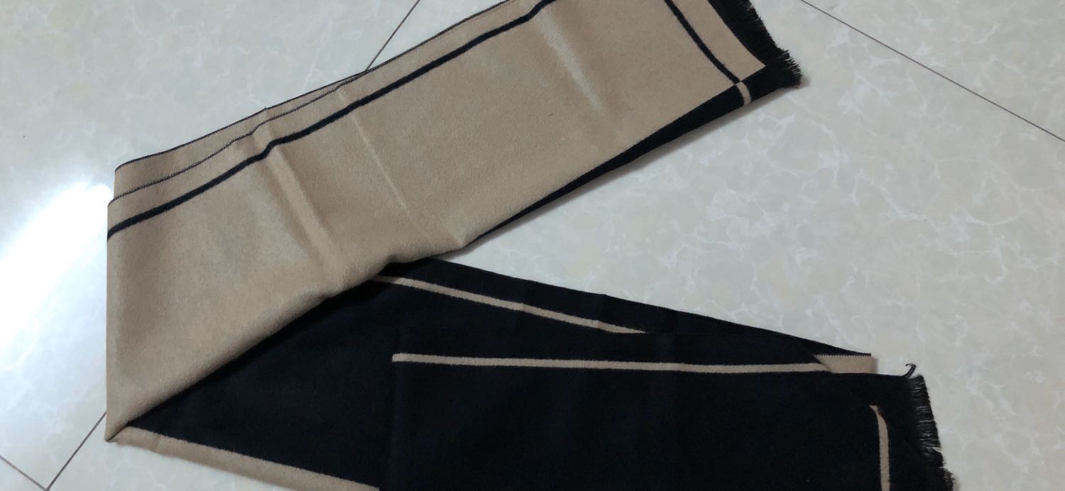 Sản phẩm thiết kế đẹp, nhìn sang trọng chất liệu vải mịn nói chung ok