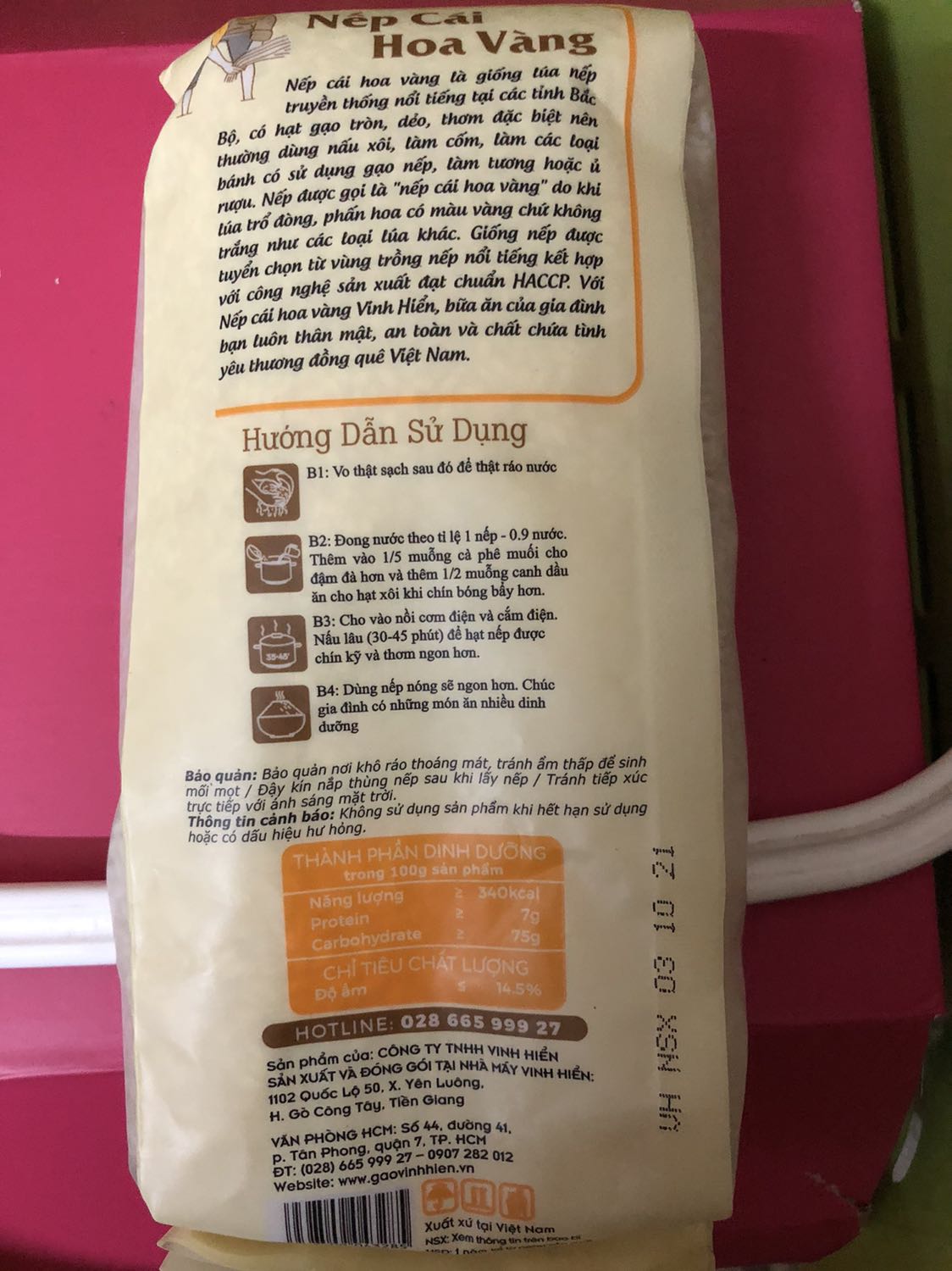 Cầm bịch nếp là thấy nhà SX rất trân trọng khách hàng và rất tâm huyết với chất lượng SP. Nếp dẻo và rất thơm. Hài lòng về sp