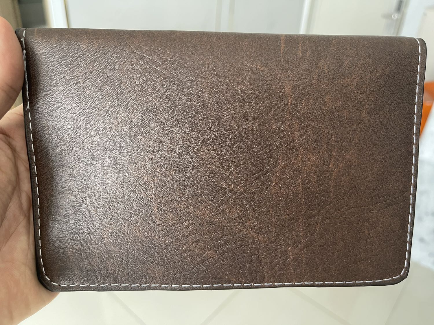 Ví đẹp, nhỏ gọn, chất liệu bằng da, cái nhìn ban đầu khá ổn so với tấm giá
