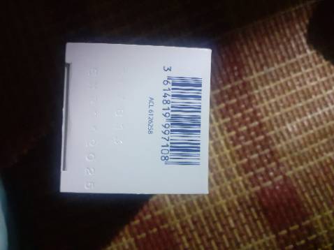 Tối trước khi đi ngủ mình lăn. Hôm sau ko cảm thấy mùi hay đổ mồ hôi nhiều nữa. Nói chung các bạn làm theo đúng hướng dẫn thì sẽ có kết quả ạ. Ban ngày mình dùng loại khác kiểu cho thơm thôi ak. Nói chung là rất hài lòng về sản phẩm Etiaxil luôn ạ. Mấy hôm đầu mình dùng liên tiếp mỗi đêm. Giờ thì tuần dùng 2 lần thôi.