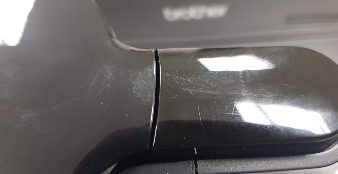 hàng giao trầy xước, đóng cặn dưới đáy bình, có dấu hiệu đã sử dụng hoặc hàng trưng bày, dùng thử. Tiki đã cho đổi hàng khác nhưng vẫn y như vậy. Đã cẩn thận chọn hàng của Tiki Trading mà lại gặp như vậy, quá thất vọng. tốn tiền mua hàng, đăng ký ship now mà đến giờ 1 tuần rồi vẫn chưa giải quyết xong.  Quá mất thời gian, vừa ko có đồ dùng vừa ôm bực vào người. Yêu cầu Tiki sớm thay đổi cách làm việc này