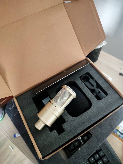 mua combo cả mic pc k200 và souncard icon pro của shop, về *** thử hát trên phần mềm cusbase rất ok, giọng trong, souncard chỉnh âm lượng, tông giọng cũng rất chuyên nghiệp, đúng là đồ sịn