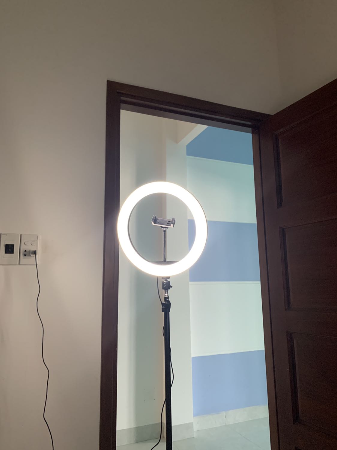 Giao nhanh. Nhưng không thấy rõ thông tin đèn mấy W.