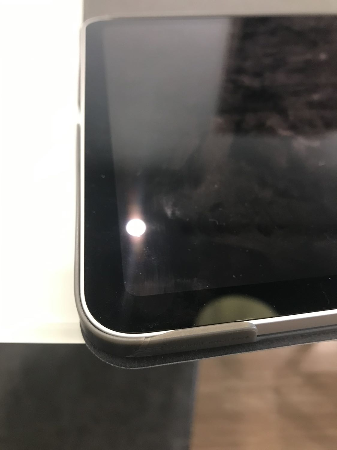 chất lượng rất kém; 
dùng đc 2 tuần vỏ nhựa bị vỡ góc