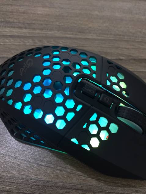 ôi nhìn phát ưng cái bụng lun ạ
chuột cứng cáp chuẩn chuột game
lại có đèn Led đổi màu siêu đẹp lun 
nên mua nên mua nhé mn ôi nhìn phát ưng cái bụng lun ạ
chuột cứng cáp chuẩn chuột game
lại có đèn Led đổi màu siêu đẹp lun 
nên mua nên mua nhé mn