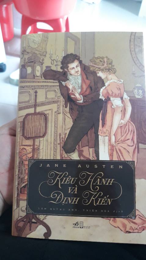 Bìa đẹp nhưng bức hình 2 người đứng ko nét so vs trong ảnh , giấy ở trong thì mới, đẹp, đều màu, không bị cong móp, ở sg giao nhanh trong ngày, nếu muốn có bọc nilong thì phải mua gói bookcare 
=> hài lòng.