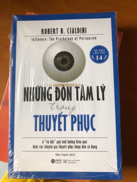 Chất lượng giấy bìa tốt. Giao hàng nhanh. Rất ưng nhà sách fahasa nha. Nội dung chưa đọc nhưng thấy thú vị.