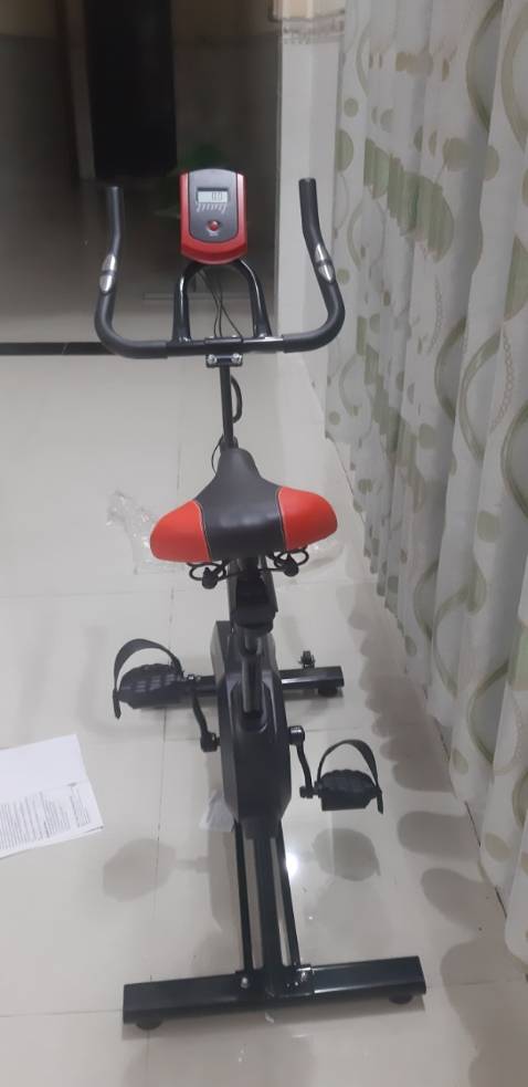 Mới nhận hàng tức thì, xe chạy êm dễ đạp, tập mới có 30 phút mà toát hết cả mồ hôi, tụi con nít cũng có thể tập được, có điều yên xe hơi cứng, nếu mà êm êm tí nữa thì tuyệt vời, nói chung nên mua nha mọi người, để trong nhà lúc nào rãnh có thể tranh thủ tập