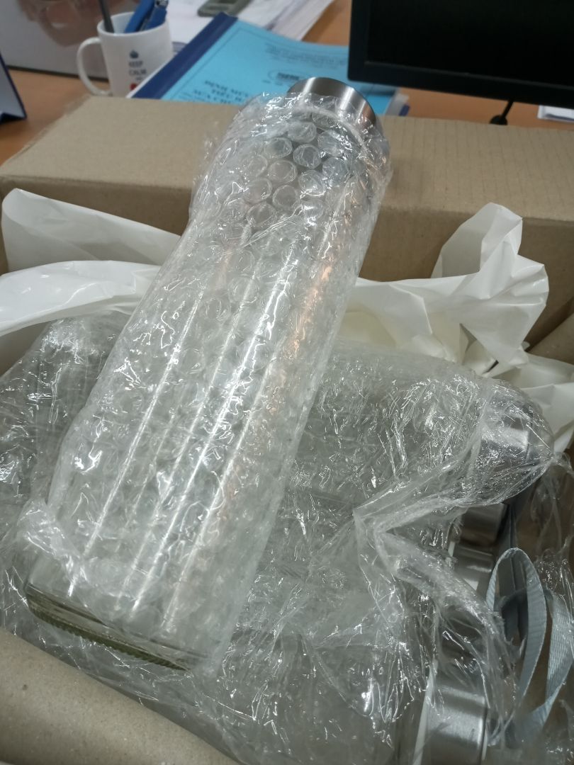 Đóng gói cẩn thận, đẹp. Hàng giao nhanh, đúng lịch.