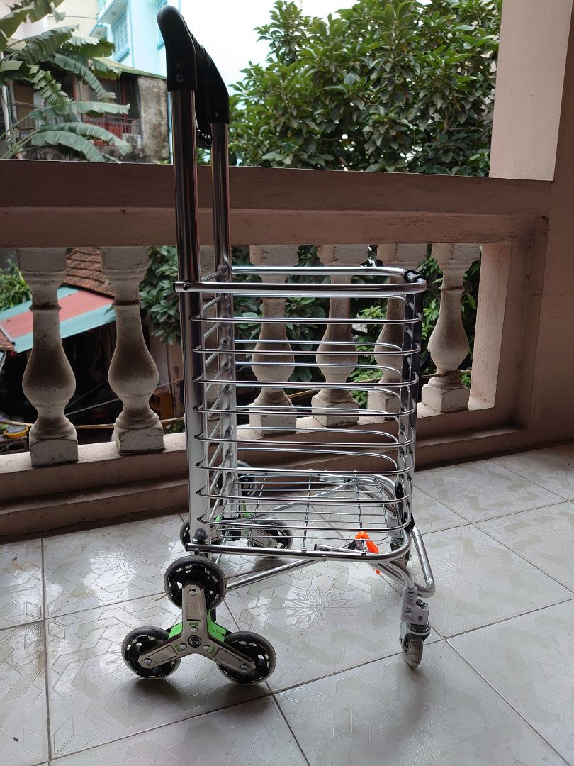 Mình mua 8 bánh nhưng đặt nhầm 6 bánh. Shop đã rất nhiệt tình hỗ trợ đổi trả.
Xe rất chắc chắn, nhưng lại rất nhẹ do sử dụng chất liệu tốt. Bánh xe trước trơn, thuận tiện di chuyển. Bánh sau hỗ trợ kéo lên xuống cầu thang, rất thuận tiện. Sản phẩm phù hợp cho đi chợ, siêu thị. Làm quà tặng cho vợ rất phù hợp. Mình mua 8 bánh nhưng đặt nhầm 6 bánh. Shop đã rất nhiệt tình hỗ trợ đổi trả.
Xe rất chắc chắn, nhưng lại rất nhẹ do sử dụng chất liệu tốt. Bánh xe trước trơn, thuận tiện di chuyển. Bánh sau hỗ trợ kéo lên xuống cầu thang, rất thuận tiện. Sản phẩm phù hợp cho đi chợ, siêu thị. Làm quà tặng cho vợ rất phù hợp.