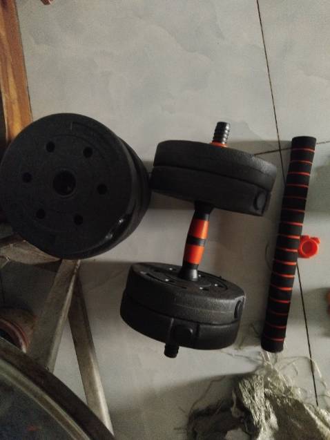 Hàng tốt nhưng thiếu, trong hình 3 thanh tạ và 4 con ốc, nhưng khi giao chỉ còn 2 thanh tạ và 3 con ốc. Khi chat hoặc gọi điện thì ko phản hồi.

Sau khi của hàng nhận đc phản hồi có gởi thêm đủ hàng, rất tốt, nếu hàng thiếu thì cửa hàng gởi thêm ko tốn phí.