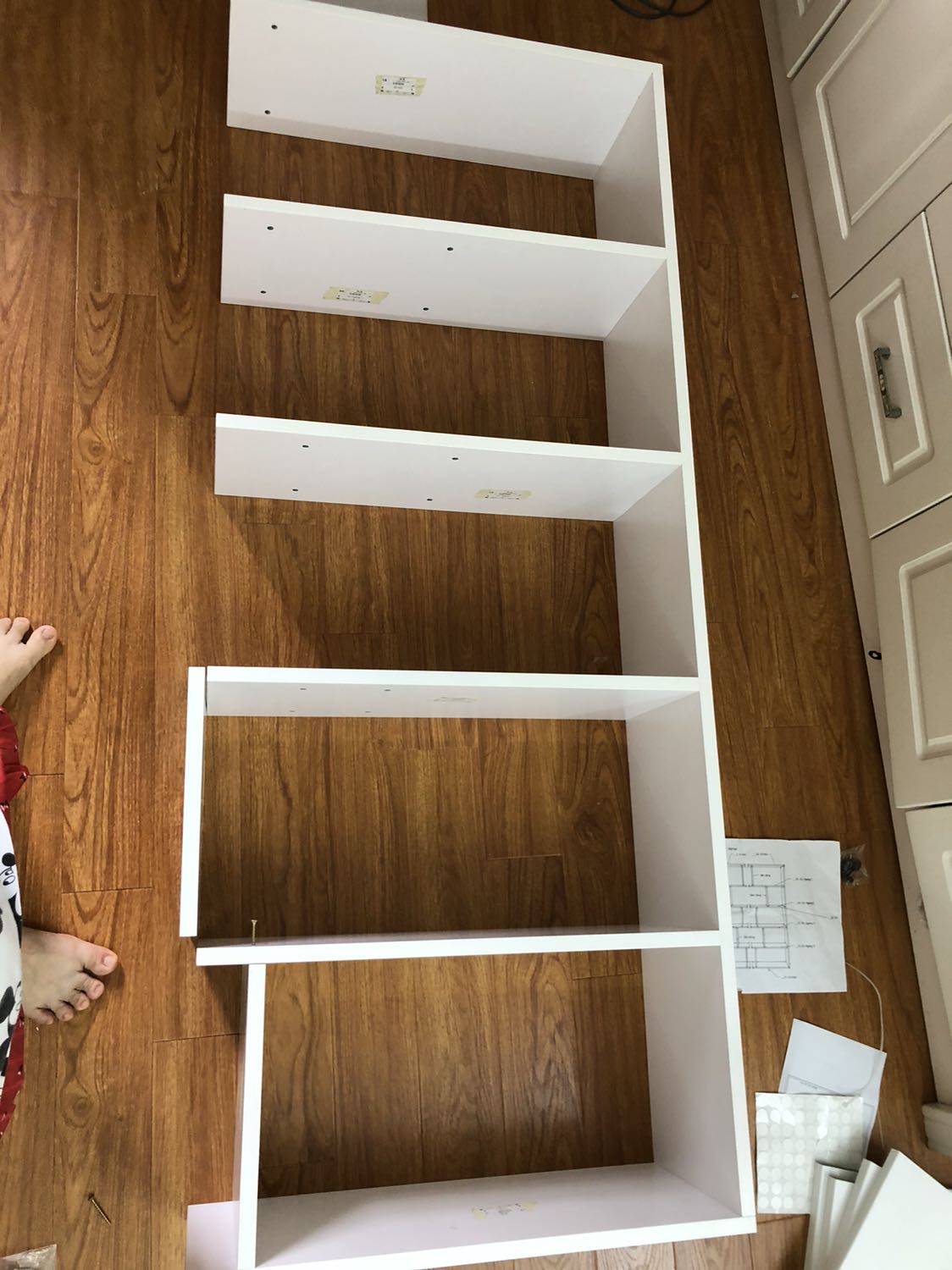 Sản phẩm tốt, dễ lắp đặt. Giá lại rất hợp lý. Mình mua về lắp vừa luôn kích thước chỗ cần để