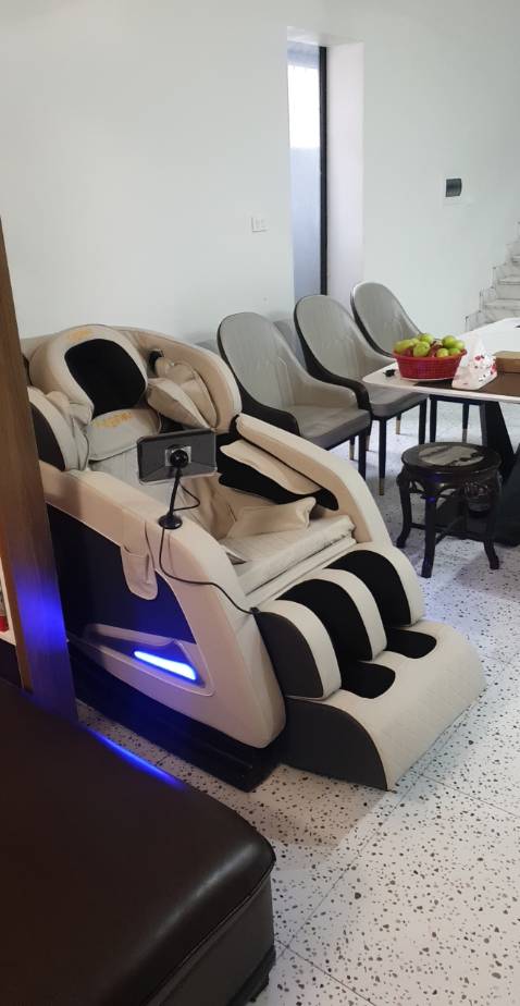 Máy giá cạnh tranh mà chất lượng rất tuyệt vời, nhiều chế độ, mạnh, nhẹ phù hợp từng người. Cả nhà mình đều thích. Giao hàng thì thần tốc, vừa đặt lúc 12h30, 4h đã nhận được hàng. Nv giao hàng thì rất lễ phép, nhiệt tình, vui vẻ.5 sao cho tiki và kagawa nha.