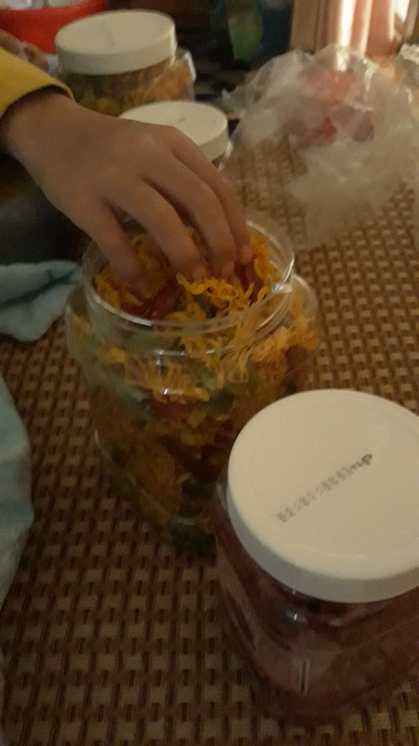 nhìn cách đóng gói là yên tâm hơn! Gà ngon nh hơi khô nên ăn bị mỏi răng , còn bò thì m chưa ăn nên ko biết ntn. Nói chung là ok