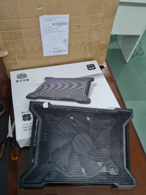 Giao hàng cũ, đã trầy xướt và tem bảo hành từ 2021. Không ngờ Tiki bán hàng ngày càng kém chất lượng đến như vậy. Đề nghị trả tiền lại cho khách hàng!