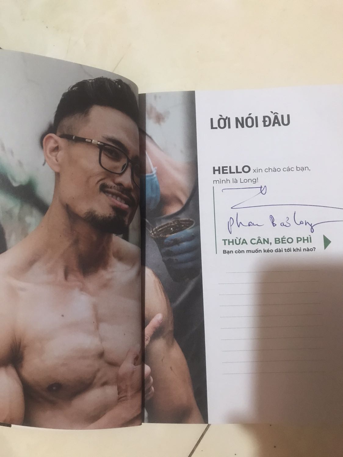 Sách gói rất cẩn thận. Vì Mình mến anh Long nên mua quyển sách này 1 phần là vì chữ kí
  Chất lượng giấy rất tốt, chữ in rất rõ và đẹp, thông tin rất bổ ích
   NHƯNG! Mong shop xem xét lại đơn vị vận chuyển. Hộp bị móp do quá trình vận chuyển, thái độ không tôn trọng khách hàng của shiper làm mình thấy khó chịu Sách gói rất cẩn thận. Vì Mình mến anh Long nên mua quyển sách này 1 phần là vì chữ kí
  Chất lượng giấy rất tốt, chữ in rất rõ và đẹp, thông tin rất bổ ích
   NHƯNG! Mong shop xem xét lại đơn vị vận chuyển. Hộp bị móp do quá trình vận chuyển, thái độ không tôn trọng khách hàng của shiper làm mình thấy khó chịu