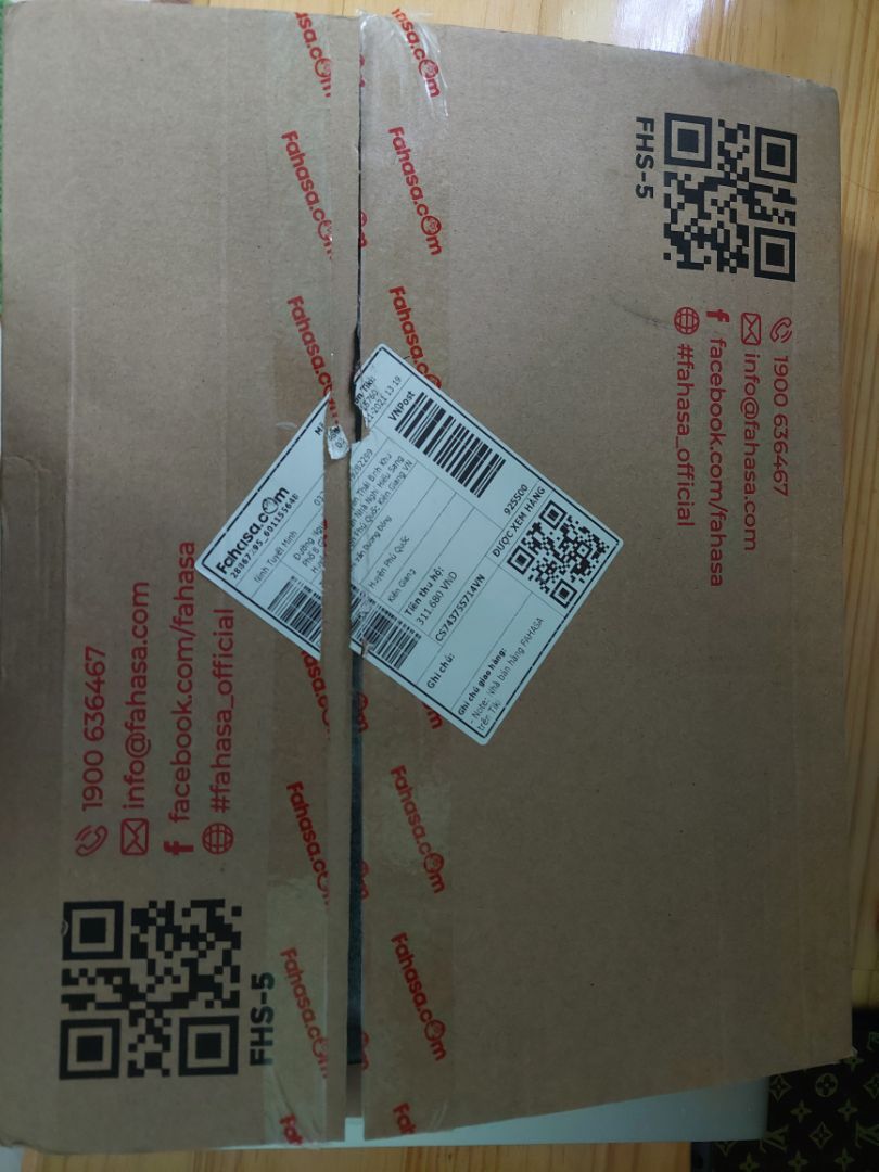 Đóng gói cẩn thận đẹp, giao nhanh vừa đặt lúc 6h sáng mà đã chuẩn bị hàng gửi đi rồi, sách thơm, màu in đẹp mắt, không bị thiếu hay dính giấy. Duyệt. Lần sau nhất định sẽ mua sách ở Fahasa