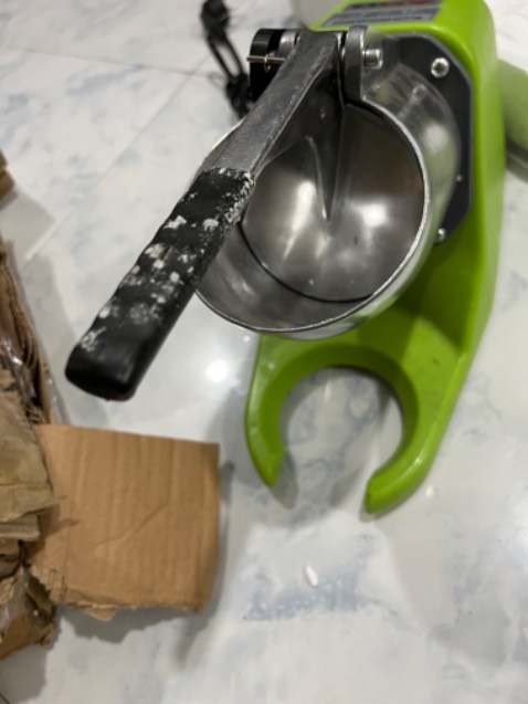 Hàng mới nhận nhưng thùng nhìn cũ, bên trong máy nhìn giống hàng thanh lý. Không giống máy mới. Cố đổi lại được không?