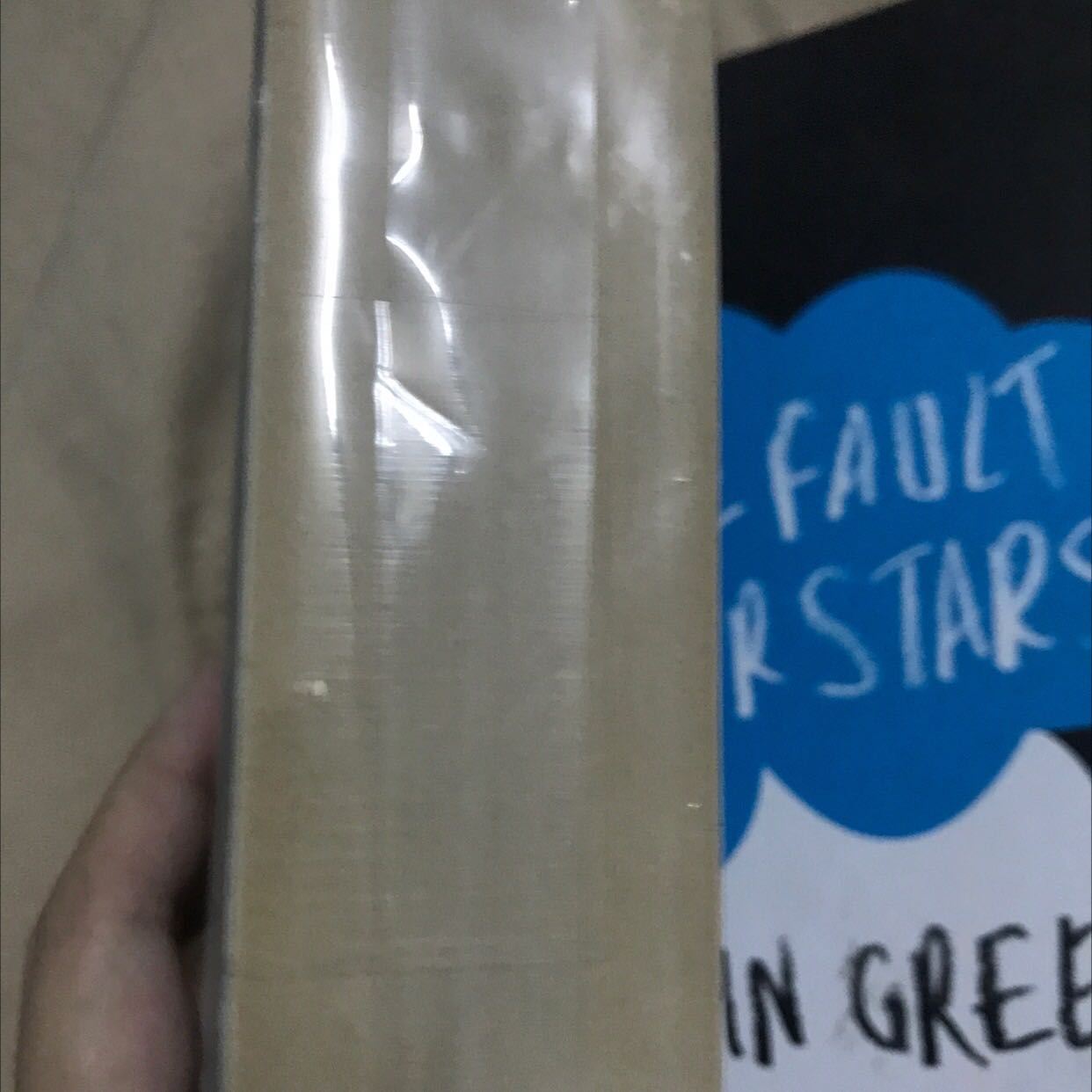 Trời, sách nhỏ bằng tay mình luôn á mng( tay con gái nha), ai mua thì cân nhắc nha nếu thích đọc quyển sách to, nhìn vừa hơi buồn vừa mắc cười ? nhưng mình săn em nó 99k nên nghĩ lại thôi cũng lỡ rồi, quyển này thì đóng kĩ, quyển sau mới buồn :( bụi quá