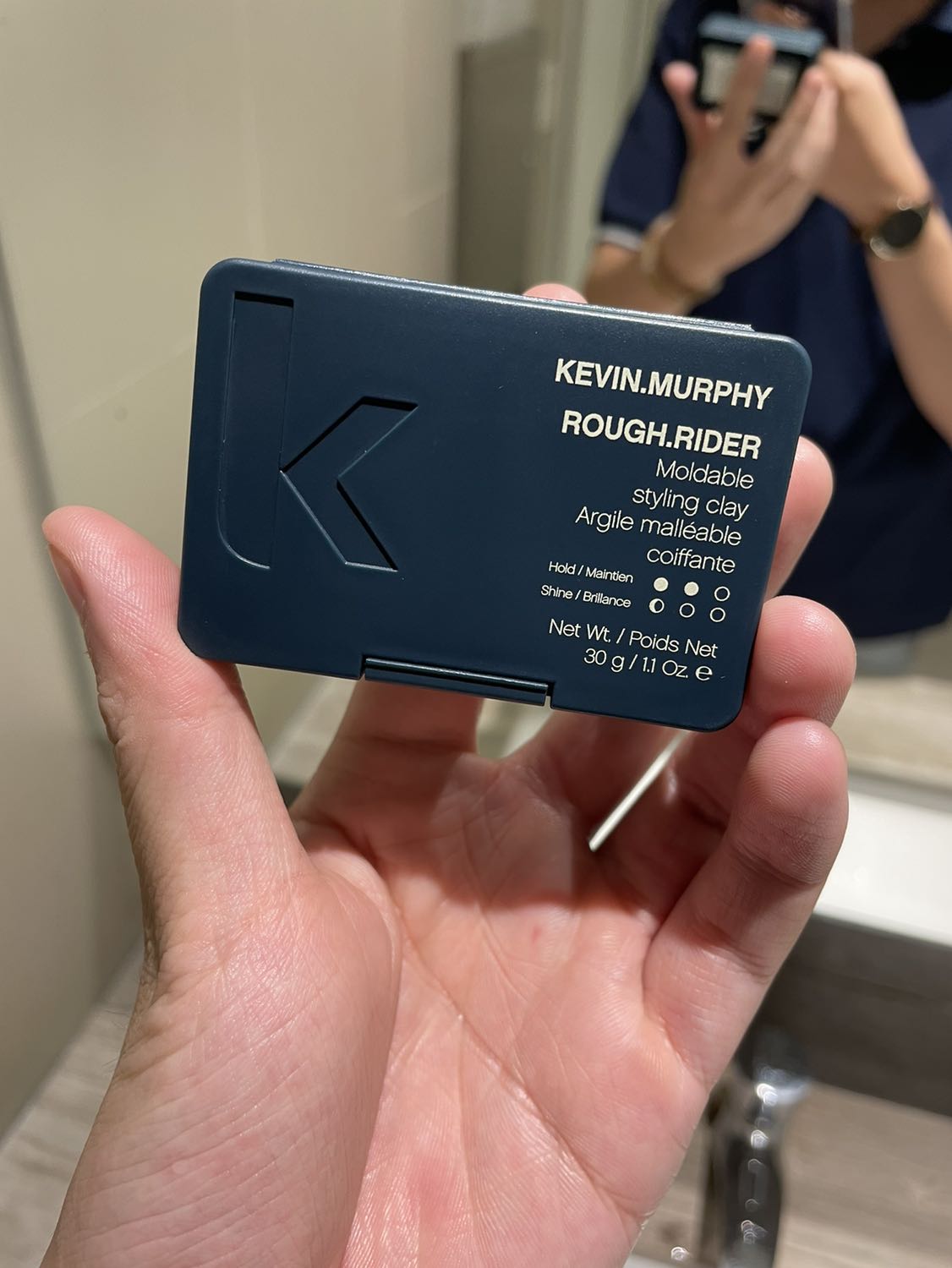 Mình đã sử dụng sáp vuốt tóc mấy năm nay, đã thử qua nhiều loại. Nhưng lần đầu thử dùng loại này rất hài lòng, mức độ giữ nếp tốt nhưng không bóng, cũng không khô tóc 👍👍👍