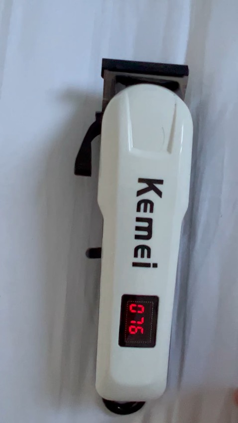 Kèm file hình ảnh để thấy xác định rõ hàng bị lỗi (chạm mát dây gì đó bên trong, tắt off rồi mà ko chịu tắt máy ? cứ chạy máy hoài? lỗi sản phẩm như trên, mình xin gửi lại đổi máy được ko?