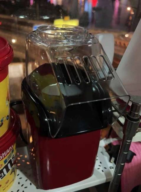 máy bỏng ngô này hay ghê làm nhanh mà rất dễ làm mình rất thích ăn bỏng ngô nên hay tự làm cho hợp với khẩu vị mà mình thích hihi