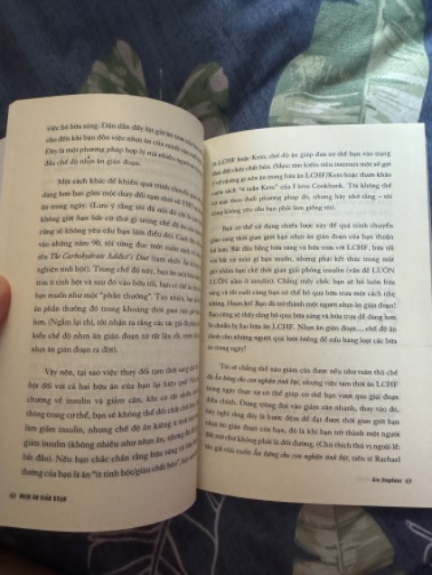 Do muốn tìm hiểu về NAGĐ nên mình mua cuốn sách này, lúc mua cũng mơ hồ vì thấy ít đánh giá quá nên ko rõ nội dung.
Về cơ bản khi đọc sơ qua mình thấy nội dung khá dông dài, giống như kể chuyện hơn là hướng dẫn về phương pháp, phải đọc hết và tự đúc kết ra ý chính (chưa chắc là hiệu quà)..
Voi hy vọng sẽ có một số công thức nhất định về phương pháp nagd thì mình khá thất vọng về quyển sách này, m gửi một số nd cho bạn nào muốn tham khảo và quyết định xem có nên mua hay ko.