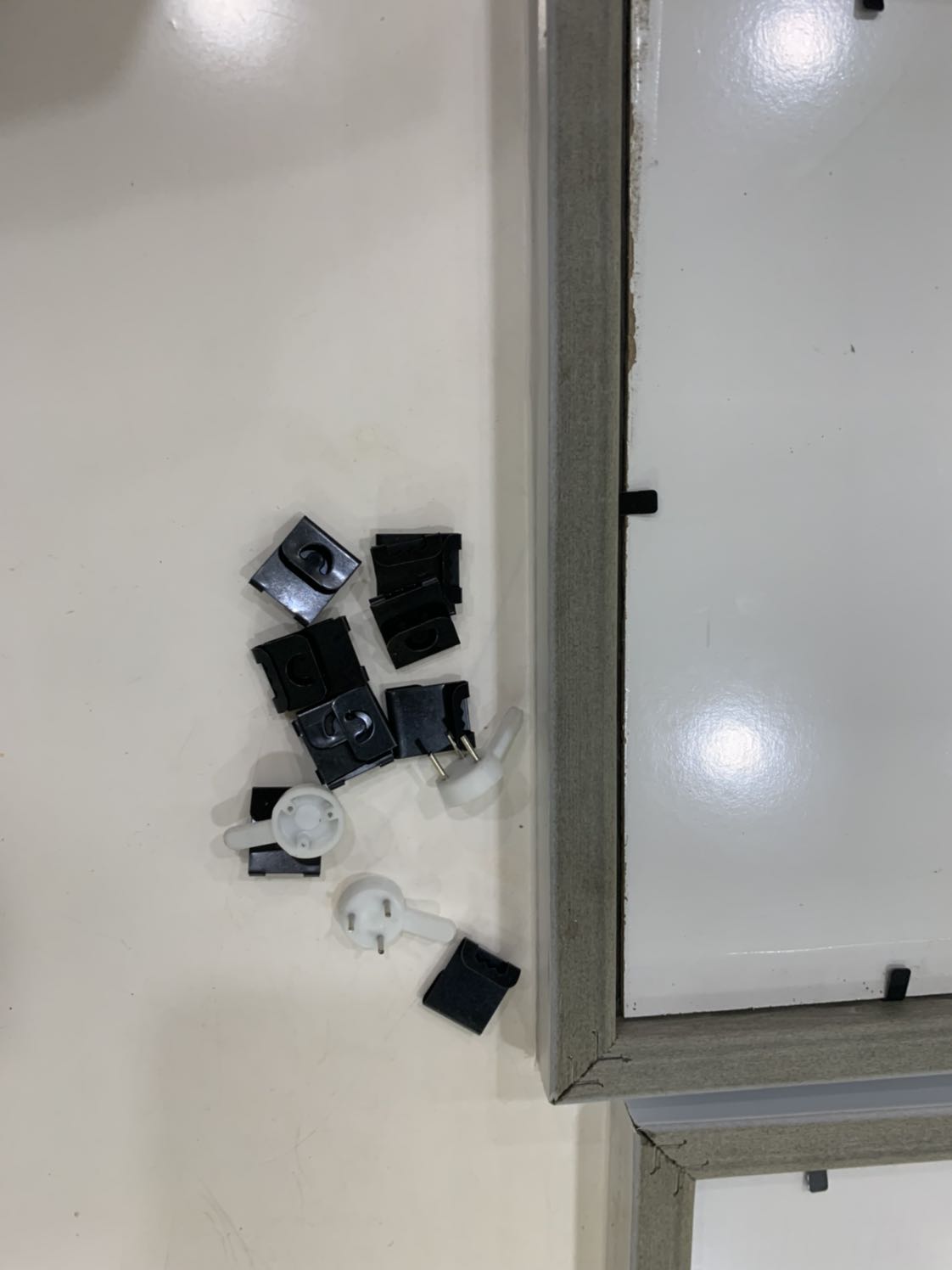 Như thế này ko biết làm sao mà trèo lên luôn, chắc bỏ chứ ko có lỗ cũng ko biết treo sao 
Nói chung ko hài lòng 
Cái này là khuôn hình thì đúng hơn chứ ko phải tranh