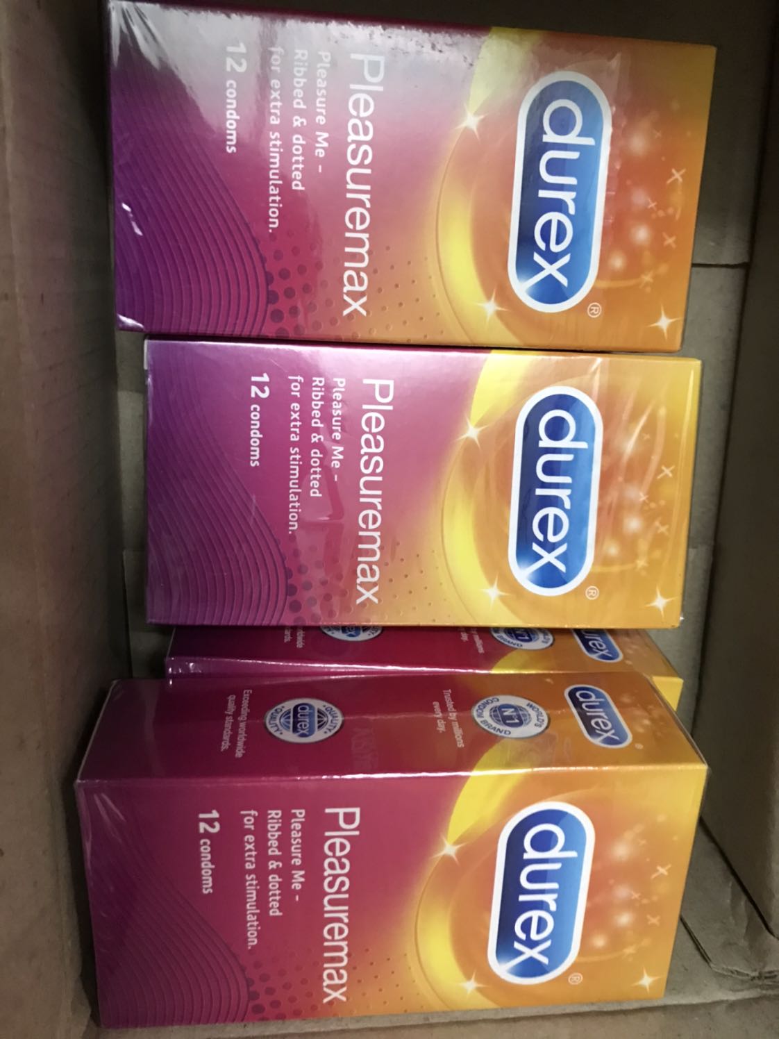 Sản phẩm không giống mô tả mẫu mới màu hồng có miệng cười 
Date sử dụng không đồng nhất có hộp 2023 có hộp 2024 có dấu hiệu pha hàng không giống nhau 
và hộp 2024 giống hàng giả hàng nhái như ảnh đính kèm, hình ảnh vỏ hộp màu nhạt, đường nét nhoè không giống như hộp 2023