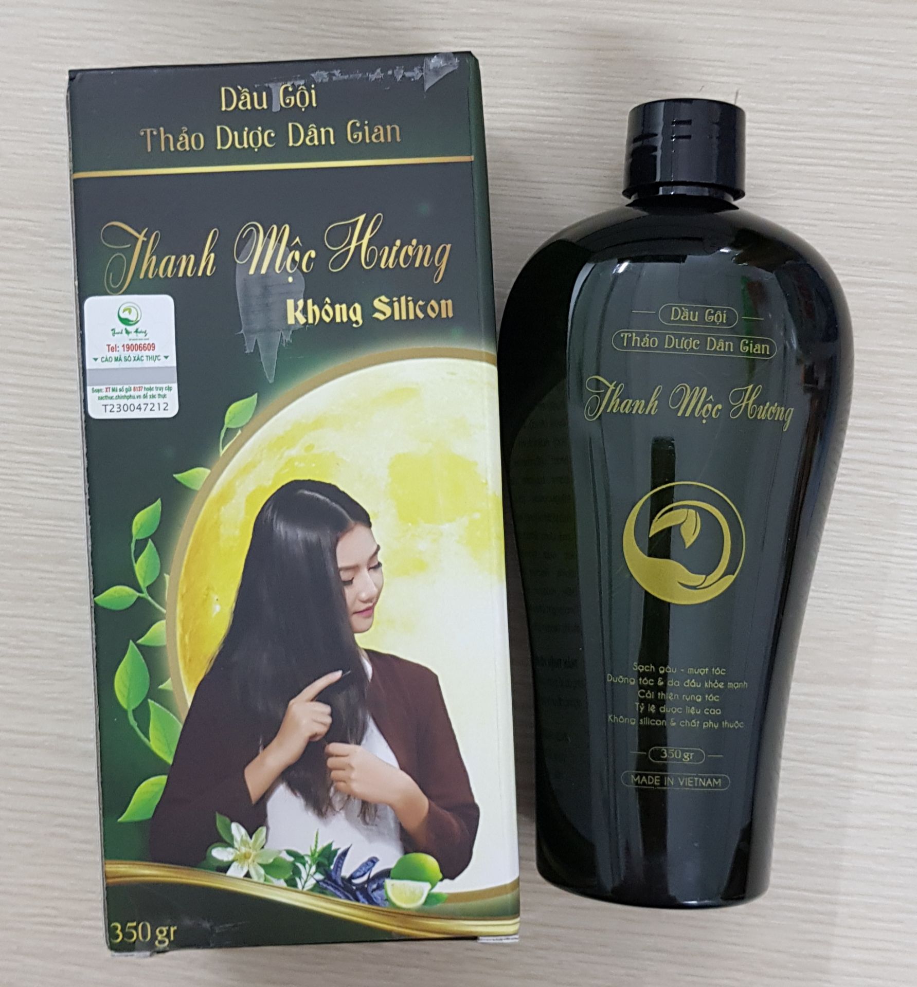 mở nắp ra dầu gội thơm mùi thảo dược ?
đọc review thấy dầu gội sử dụng ok nên mua dùng thử.
mong là có kết quả như mong đợi.