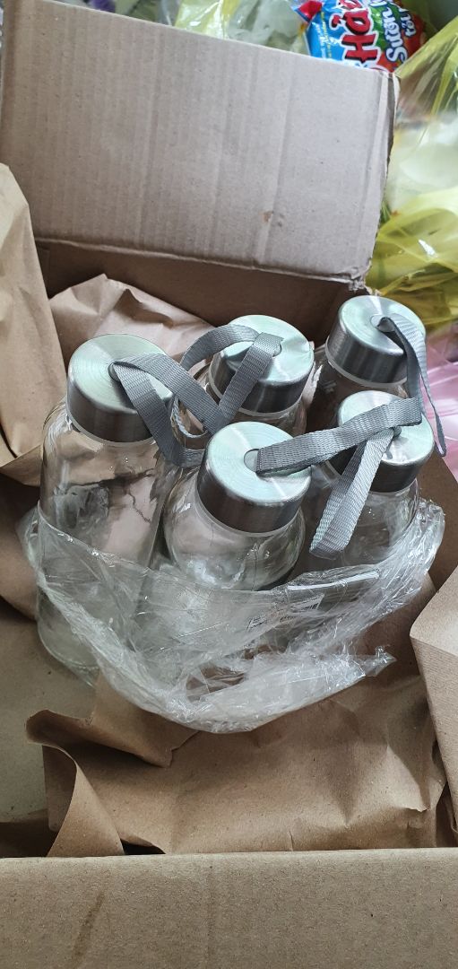 Bình đựng nước ép rất phù hợp.Tuy nhiên lần này giao hàng thủy tinh mà TIKI đóng gói không chèn,may không vỡ cái nào.Mua được giá khuyến mại nên tính cả tiền ship nữa vẫn rẻ?