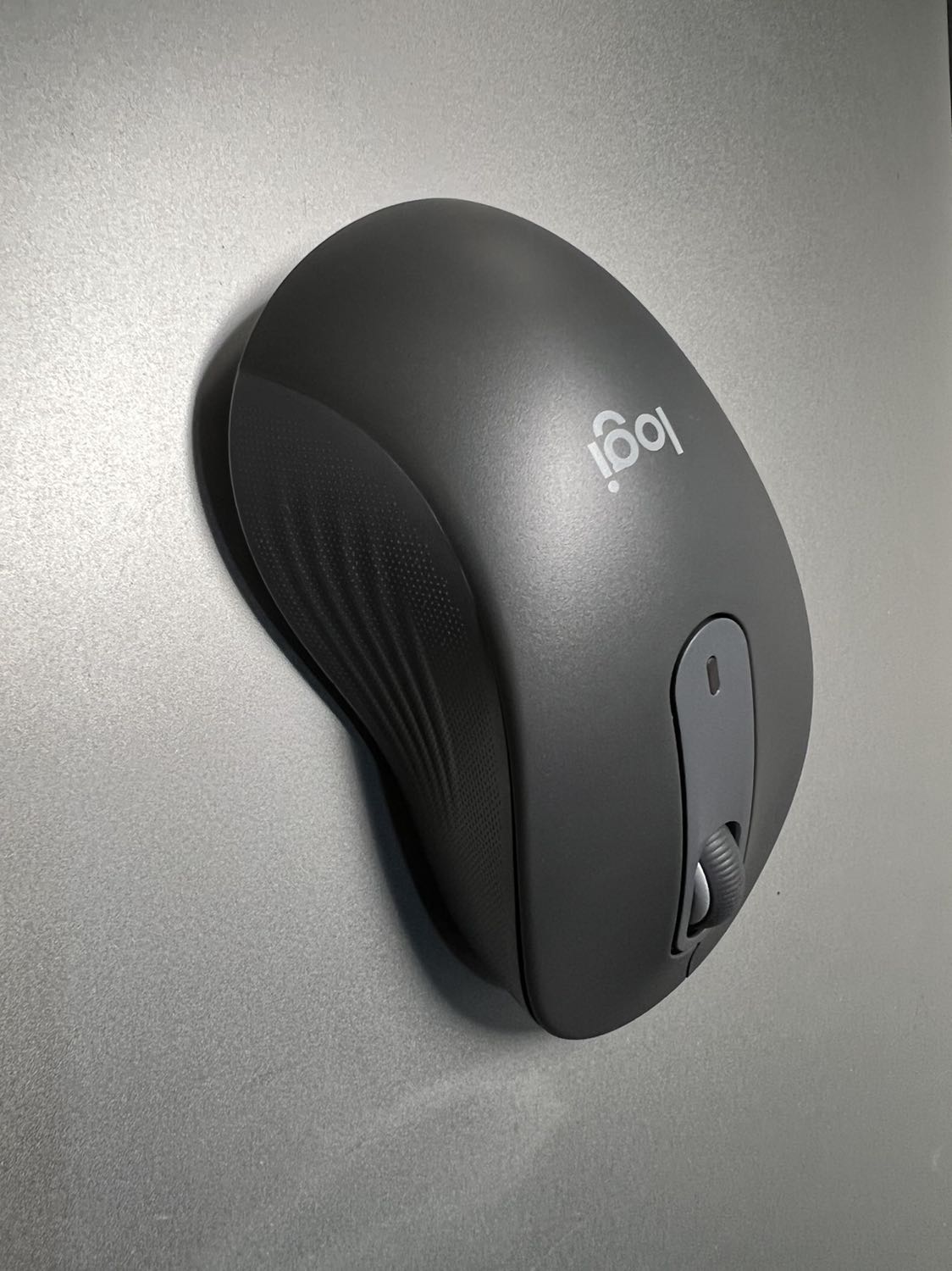 Chuột xài đầm tay và không mỏi, có thể tải app để tuỳ chỉnh chuột
Giao hàng nhanh và cẩn thận