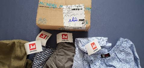 Hàng theo mọi người đánh giá đúng là may đẹp, nhưng chất liệu sản phẩm  không như quảng cáo ( 95% cotton + 5% spandex ), tức là có sự co dãn nhẹ...nhưng hàng nhận được không có chút co dãn nhẹ  nào ( thất vọng ). Hy vọng nhà bán hàng nên trung thực để tạo sự tin tưởng cho khách hàng.