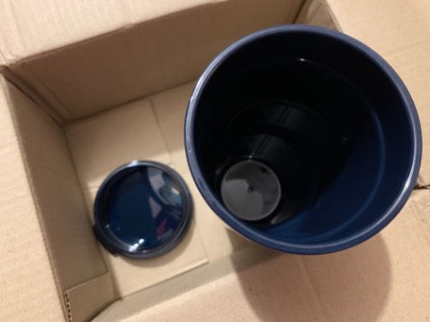 Shop gửi đúng vs đủ hàng. Đóng gói tốt, sp còn nguyên vẹn. Dung tích lớn, đựng được nhiều nước. Cốc chắc chắn, dùng thích. Một nhược điểm bé xíu là giữ nhiệt ko được lâu. Đá chỉ giữ được khoảng 2 tiếng là tan. Nói chung ngồi VP có máy lạnh, xài oke nha!