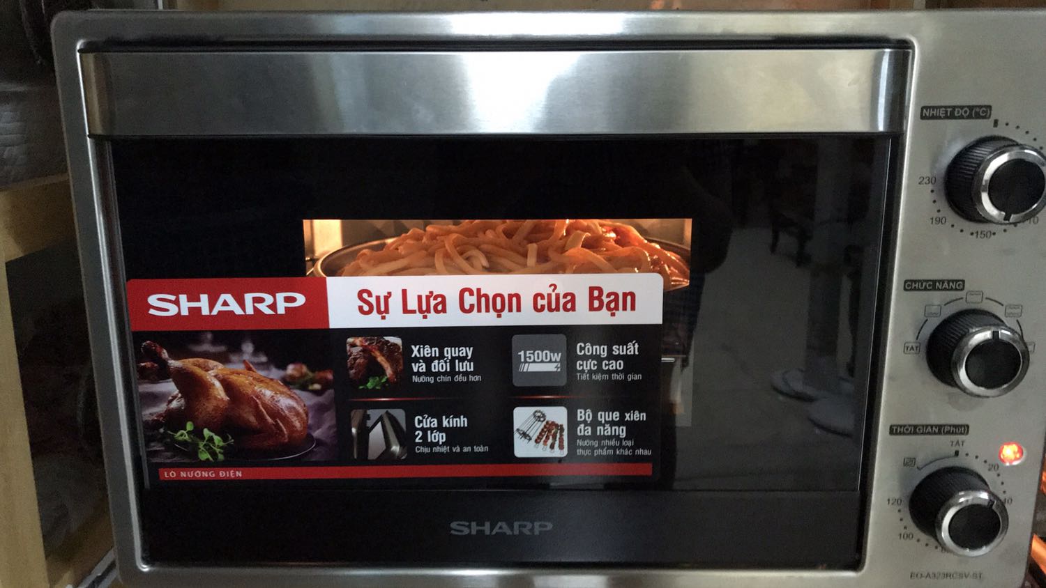 Mình đặt mua giao nhanh trong 2h và nhân viên giao hàng Tiki đến sớm hơn dự định. Lò nướng được đóng gói cẩn thận, có mẫu mã sang trọng và đặc biệt có nhiều chế độ nướng. Rất phù hợp túi tiền và quan trọng khi nướng thịt, cá và bánh khá ngon.