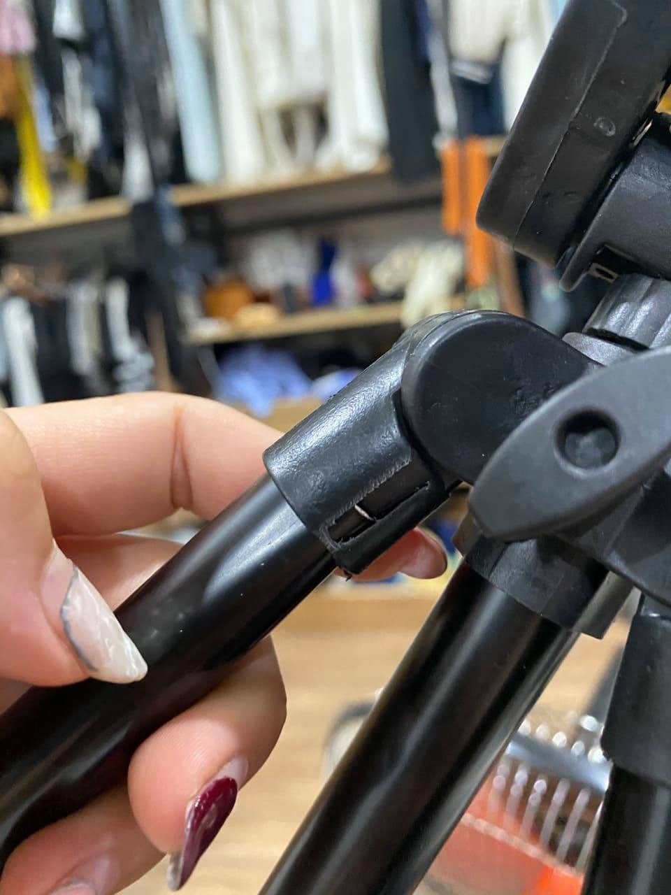 Mình mua về thì phát hiện sản phẩm bị nứt, sắp gãy, chất lượng cực kỳ tệ, rất là thất vọng, khuyên các bạn không nên mua.