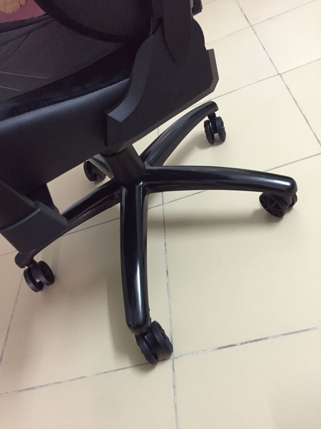 Nhìn chung sản phẩm khá là tốt. Hoang thiện đẹp, nh Nhìn chung sản phẩm khá là tốt. Hoang thiện đẹp, nh