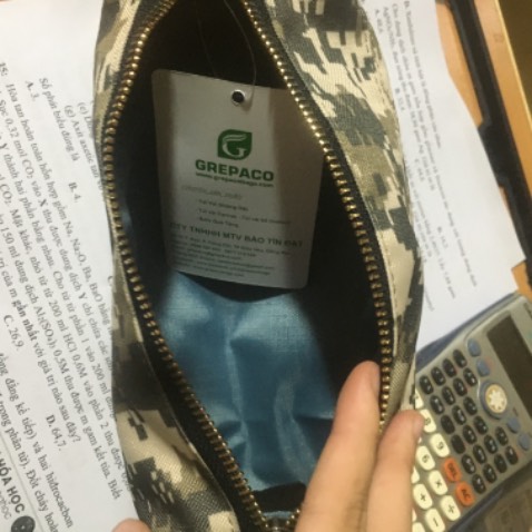 Trờiii ơiiii!! Đúng là chất lượng đi đôi với giá cả í . Quá hài lòng shop ơi . Đóng gói sản phẩm cẩn thận ưng lắm. Túi viết y hình , chất liệu đẹp bên trong to dã man. Còn có cái card cute hheehe. Chất ưng lắm kh sợ thấm nước mau. ❤️❤️