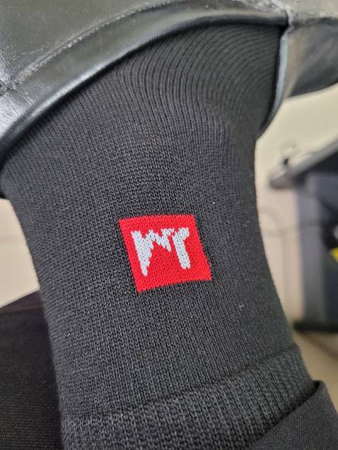 Tất ok, thoáng khí, ko bị mồ hôi chân