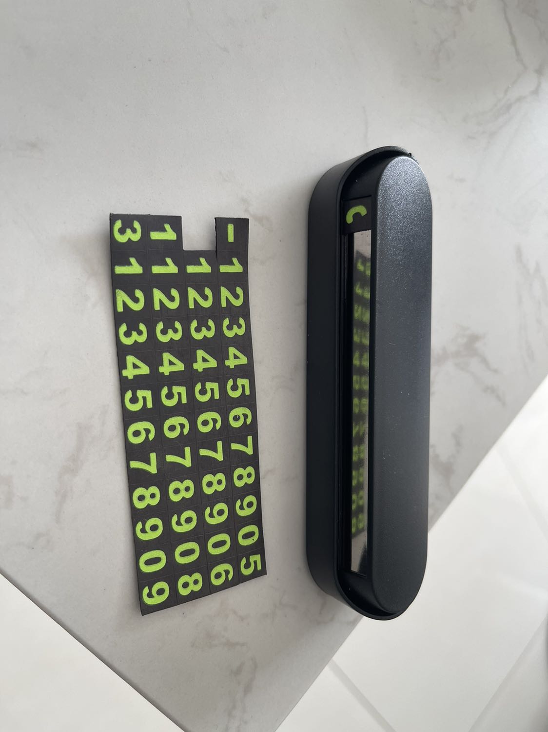 Ổn với giá, chỉ cần cắt các số gắn vào, có nam châm hít trên sản phẩm