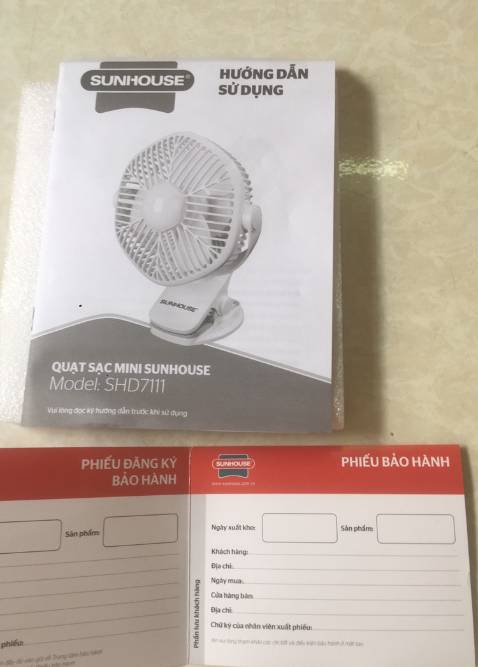 Shop đóng gói cẩn thận. Sản phẩm có màu xanh ngọc rất xinh. Quạt mát, chạy êm. Cầm vừa tay, dễ mang đi. Quạt có thương hiệu lớn nên mng yên tâm mua nha