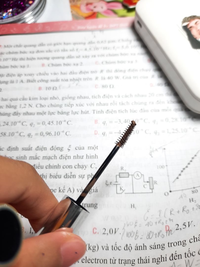 cực kì hài lòng từ chất lượng sp đến đóng gói...cơ mà sao lại bán cho e 2 đầu 2 màu khác nhau như thế này ạ...sao e dùng được ạ