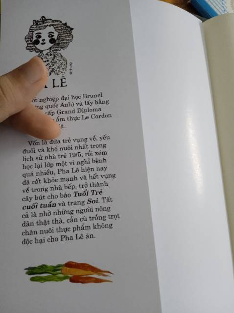 Trời ơi! Mình là fan của chị Pha Lê từ cuốn Ăn gì cho không độc hại nên khi biết chị ra thêm sách mới thì mua liền luôn. Vẫn rất ưng í cái bìa sách, đẹp dã man. Cộng thêm đó là rất nhiều thông tin hữu ích về bếp. Mình rất mê tìm hiểu về các nhãn hiệu đồ gia dụng, trong này Pha Lê đã đề xuất một vài hãng nên mình rất thích!!