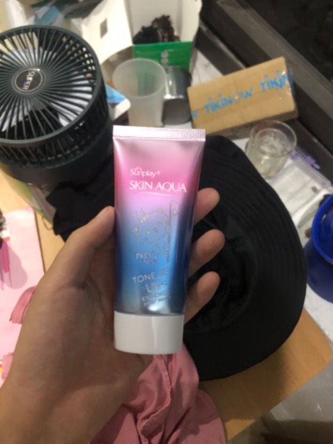 Giao hàng siêu nhanh dù kho ở HCM, mình ở HN, shipper thân thiện dù trời đen nghịt sắp mưa.
Sản phẩm mình đã *** qua thì ok, ko bị nặng hay bí da mặt, mùi dịu nhẹ, hàng chính hãng. Giao hàng siêu nhanh dù kho ở HCM, mình ở HN, shipper thân thiện dù trời đen nghịt sắp mưa.
Sản phẩm mình đã *** qua thì ok, ko bị nặng hay bí da mặt, mùi dịu nhẹ, hàng chính hãng.