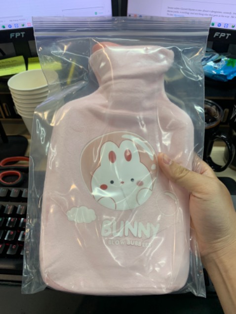 Thiết kế đẹp và rất dễ thương, giao hàng nhanh và nguyên seal. Mong là sản phẩm sẽ giúp vợ mình nhanh hết đau bụng kinh.